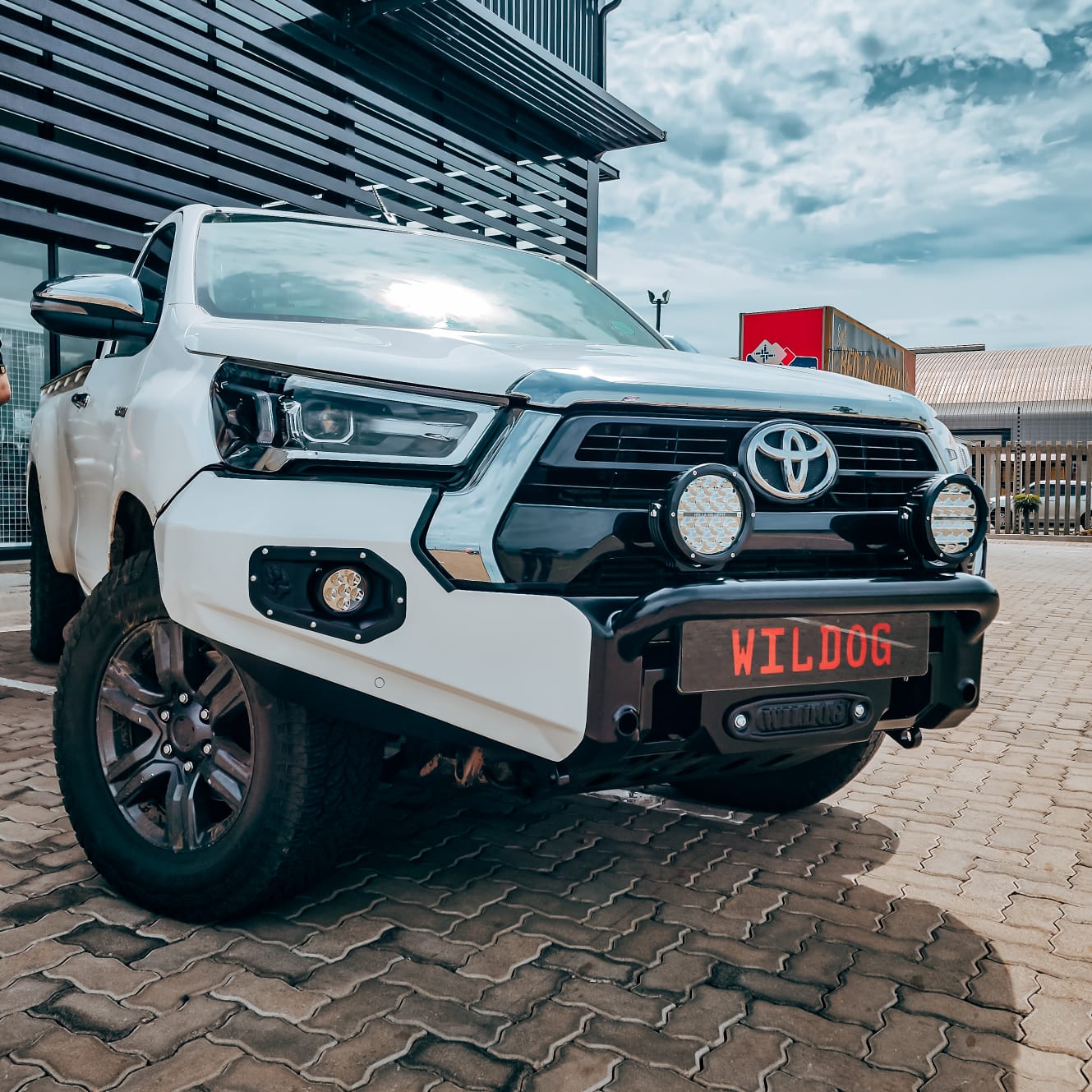 k9-front-bumper-hilux-raider-2021-2024-color-matched-with-nudge